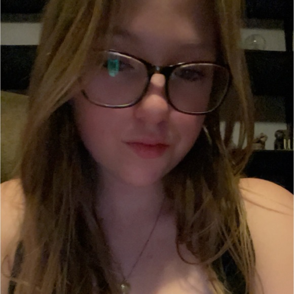 Meet your Posher, Sabrina - Picture 2 of 3